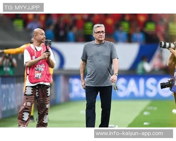 国足新篇章开启两位老帅离场里皮伊万相继告别足球舞台